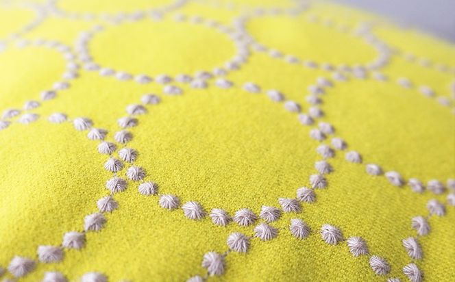 クッション おしゃれ タンバリン イエロー 正方形 約 45 × 45cm ミナペルホネン dop tambourine 生地 刺繍 ソファ 家具 インテリア 秋山木工 秋山木工株式会社 静岡県 藤枝市