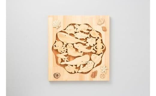 木のおもちゃ パズル 海パズル 木製 知育玩具 男の子 女の子 ギフト プレゼント 贈り物 出産祝い 誕生日祝い 日本製 手作り 名入れ可能 山のくじら舎 2歳 幼児 子供 空間認識力 動物 海の生き物 クジラ イルカ カメ タコ ウミスズメ 15種類 ヒノキ スギ セット内容 15個 パズル台 1個 サイズ W320mm H25mm D340mm 安芸市 高知県