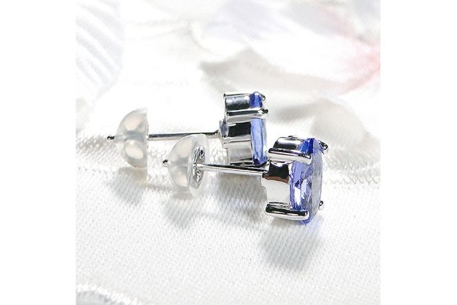 一粒ピアス プラチナ PT900 天然タンザナイト オーバル 大粒 2.3 一粒ピアス プラチナ PT900 天然タンザナイト オーバル 大粒 2.3