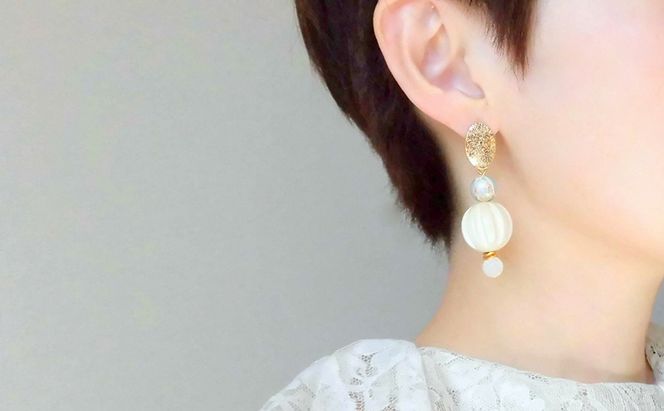 sea ripples ピアス アクセサリー 天然石 1個 [Q]handmadejewely【ブルー クリスタル ウッドボール 可愛い ハンドメイド ジュエリー 手作り  職人 上品 華やか ドレス 結婚式 大人の雰囲気 ギフト プレゼント 母の日 入学式 ラッピング シェル 】