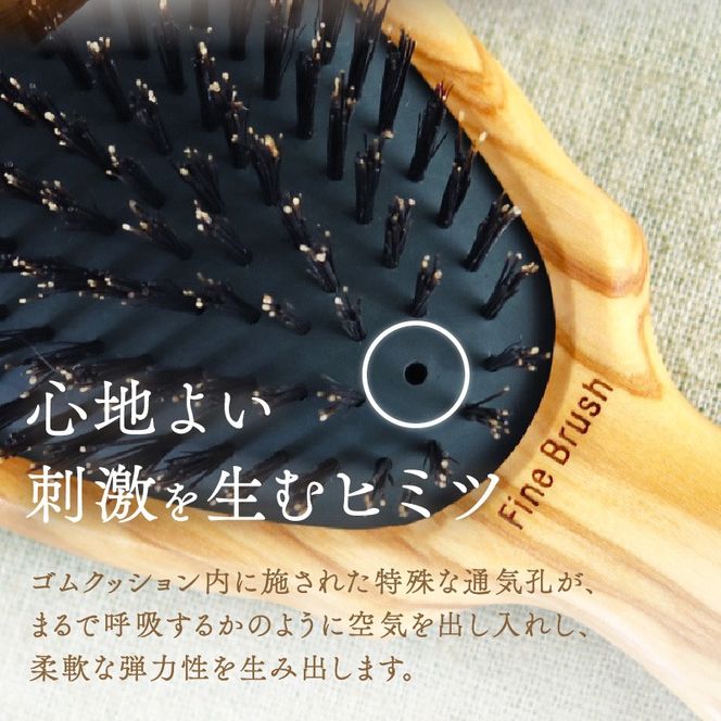 オリーブウッドのクッションブラシ【背面名入れ】《 日本製 木製 ヘアーケア くし レディース 自然素材 髪の毛に優しい 》【2402N07607】