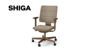 イトーキ SHIGA シガ 昇降脚 背トリプル ベースカラー:チェストナットブラウン / 座面カラー:サンドベージュ（KJ-517SEM-F2K4F）キャスター5本脚 【アンクルムーブ・シンクロロッキング / アジャスタブル肘 / 抵抗付きウレタンキャスター】 日本製 ワークチェア オフィスチェア 柴田文江氏デザイン【EI184W】（滋賀県　近江八幡市）