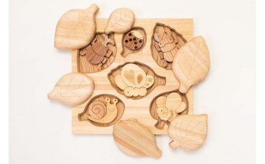 木のおもちゃ パズル かくれんぼパズル さとやま 里山 木製 木 おもちゃ 知育玩具 赤ちゃん ベビー 男の子 女の子 ギフト プレゼント 贈り物 贈答 お祝い 出産祝い 誕生日祝い 日本製 手作り てづくり 受注生産品 のし 名入れ可能 山のくじら舎 幼児 子供 2歳 3歳 4歳 5歳 昆虫 自然 学習 教育 成長 発達 想像力 創造力 脳トレ 集中力 手先 器用 葉っぱ ヒノキ 安芸市 高知県