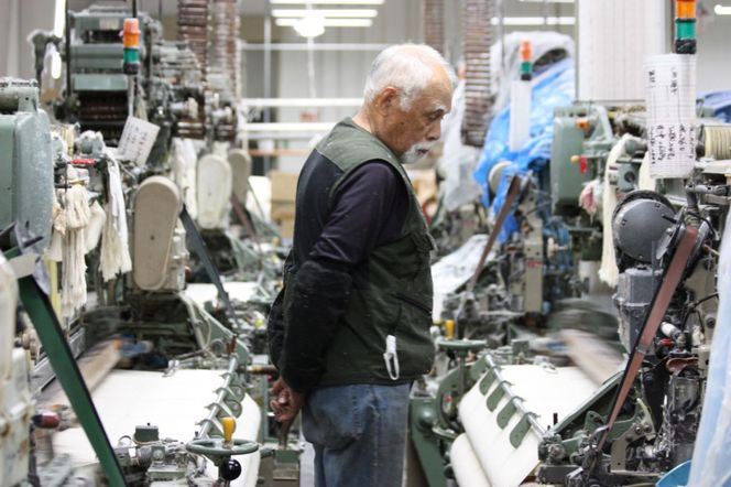 099H1874 【スピード発送】 エアーミニバスタオル2枚セット（ホワイト／ライトグレー）【泉州タオル 国産 吸水 普段使い シンプル 日用品 家族 ファミリー】