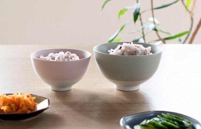 G2604 【スピード発送】お茶碗 ペアセット Sピンク／Mグリーン【食器 食洗器 食洗機 電子レンジ ギフト 贈り物 夫婦茶碗】