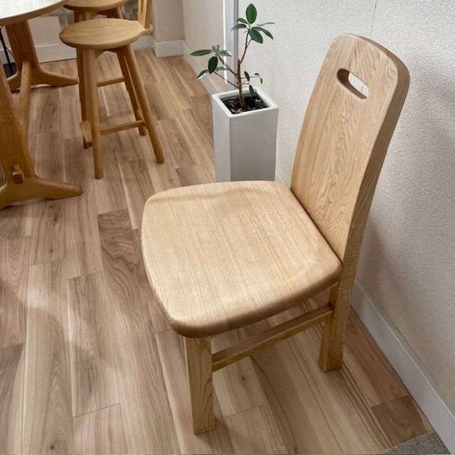椅子 いす スツール チェア 無垢材 家具 おしゃれ 人気 おすすめ 新生活 一人暮らし 国産 栗の木 栗材 ダイニングチェア 木製 藤枝家具 木工品 日用品 遊木舎 F02 Aチェア 静岡県 藤枝市 [PT0012-000053]