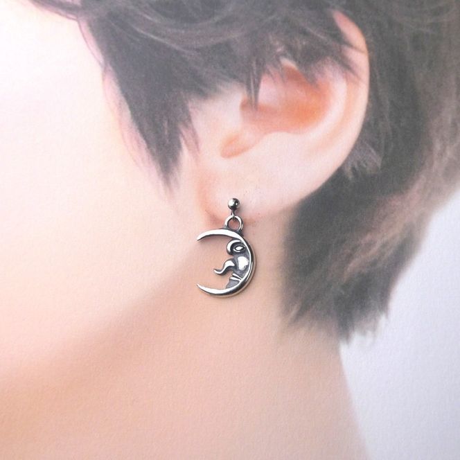 moon pierce ムーン ピアス ｜ シルバー アクセサリー 月 モチーフ 925 ハンドメイド ジュエリー アクセ ファッション 人気 シンプル ギフト プレゼント 年末年始 お中元 お歳暮 内祝い 快気祝い