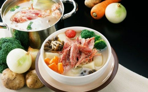 【国産原料肉使用】アイスバイン 650ｇ　豚スネ肉 骨付き肉 国産 ポトフ ディナー パーティー ドイツ家庭料理 ご贈答 【354】