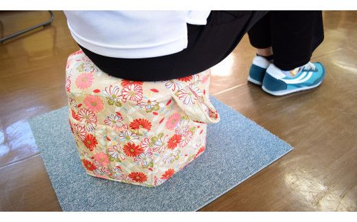 CL-5 牛乳パックを再利用して作りました。エコなイス（大1個）ベージュ