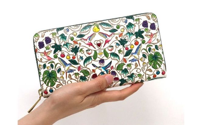 長財布 大容量 ぐるっとファスナーの長財布 ハチドリの憂鬱 文庫屋大関 通帳が入る 財布 レディース 本革 牛革 通帳ケース 通帳入れ 通帳 ファスナー カード 収納 ポケット 小銭入れ 仕切り 工芸品 雑貨 東京