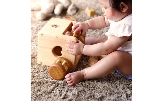【CF-R7hbk】YKS020　山のくじら舎 赤ちゃんの宝石箱(箱入)おひさま 木製 玩具 セット つみ木 歯固め コロコロ ギフト 包装 ラッピング プレゼント 贈り物 贈答 出産祝い 誕生日祝い のし 熨斗対応 高知県産