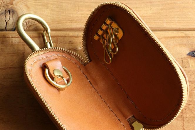 ラウンドファスナーキーケース【ライトブラウン】  	Z115VC01