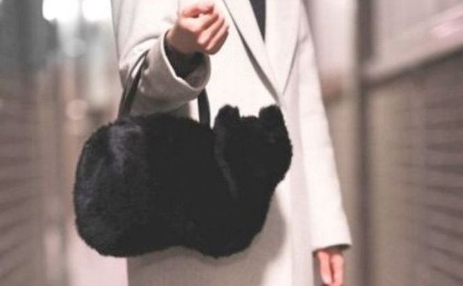 オリジナルネコ型トートバッグ＊モノトーンチェックファー 猫好き 猫の形 バック お出かけ どうぶつ かわいい 猫グッズ ふわふわ フェイクファー 手提げ チェック柄 