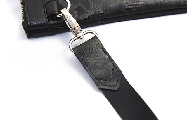 型押しカモフラレザー　ショルダーサコッシュ ファッション カバン バッグ 迷彩 撥水 薄マチ 仕切り 収納カ ジュアル エレガント 