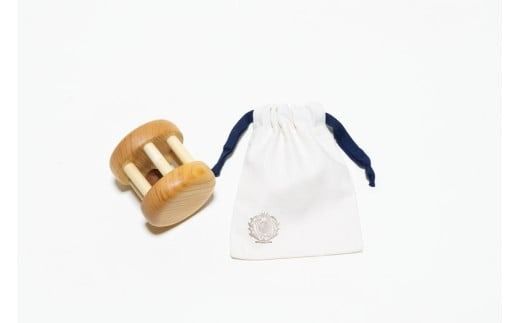 木のおもちゃ コロコロ 木製 知育玩具 赤ちゃん ベビー 男の子 女の子 ギフト プレゼント 贈り物 出産祝い 誕生日祝い 日本製 手作り のし 受注生産 山のくじら舎 0歳 1歳 2歳 転がす 音 鳴る 楽しい 持ち運び 便利 巾着袋 セット W70mm H75mm D70mm ケヤキ サクラ 安全 おでかけ 人気 おすすめ 高知県 安芸市