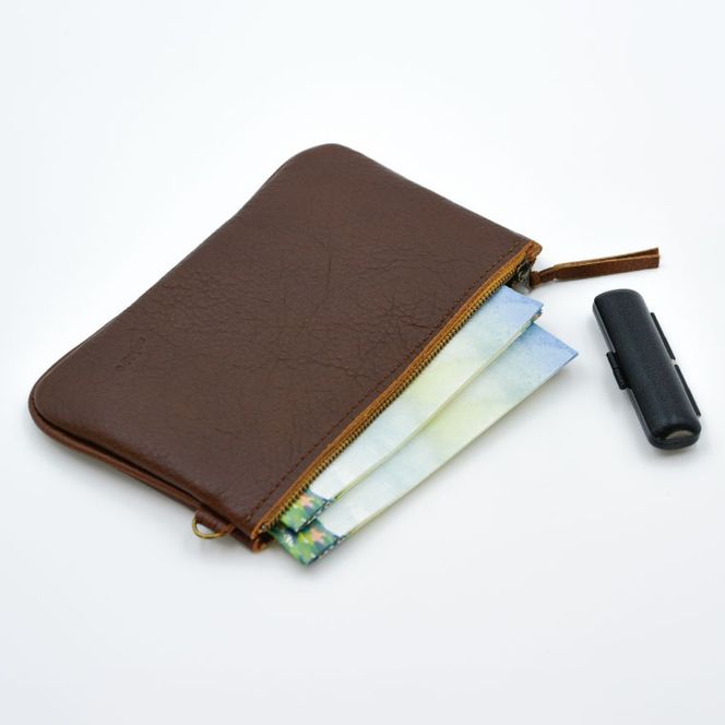 益子の革工房maharoのファスナー 通帳ケース　キャメルブラウン｜栃木県 益子町 ふるさと納税 ファスナー通帳ケース 牛革 手作り（AX139-1）