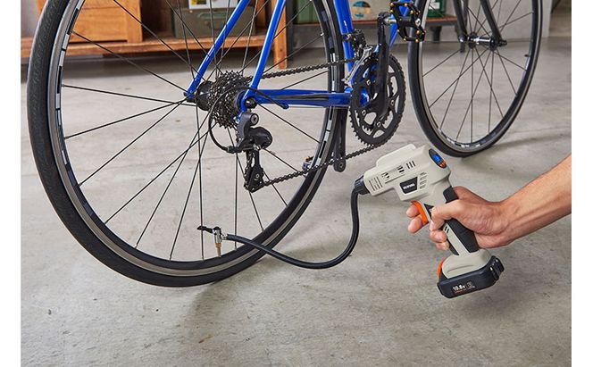 充電式エアコンプレッサ10.8V JAC10TC サンドベージュ 電動空気入れ エアーコンプレッサー 小型 10.8V 充電式 コードレス  アイリスオーヤマ Type-C充電 バッテリー 自転車 自動車 バイク タイヤ ロードバイク ボール 空気入れ 軽量