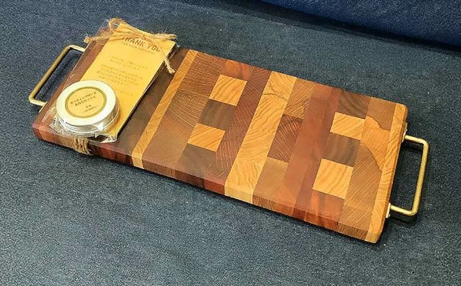 【木工房秀暖】沖縄県産木材100% カッティングボード (ハンドル付) まな板 日本製 木製  キッチン用品 調理器具 沖縄市 / コザ工芸館ふんどぅ[BCAU023]