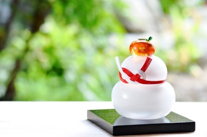 ガラス細工　かがみ餅〈ガラス プレゼント お正月 鏡もち かがみ餅 手のり 孫 かわいい インテリア 置物 玄関  コンパクト 工芸品〉 