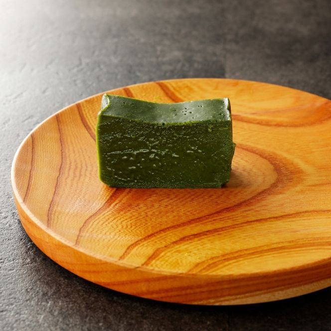 欅の仁取皿と抹茶の生ガトーショコラ。小田原の伝統を受け継いだお皿と小田原の極上抹茶スイーツのコラボ商品【チョコレート 特濃厚 濃密な味わい 極上の口溶け 極上のチョコレート 一流の料理人 カカオの風味やコク カカオ 至極の逸品 神奈川県 小田原市 】 142069_DW009