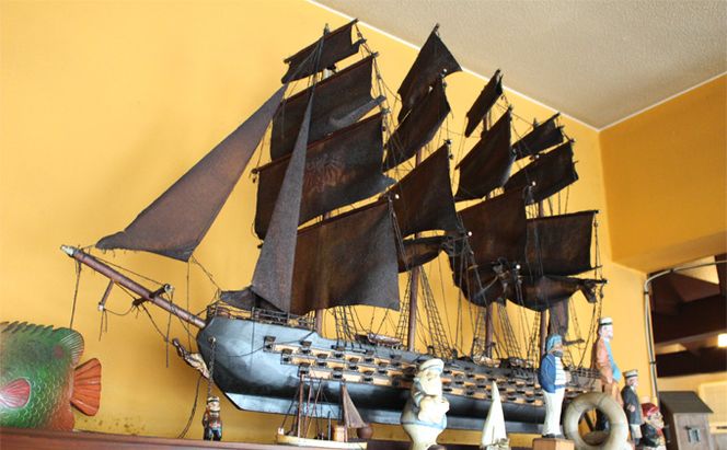 冷凍 ご飯 えびめし ・ ポーク カレー 6パック セット (各3パック) キッチンかいぞく 岡山 B級グルメ 加工品 惣菜 伝統的 ソウルフード あっさり コク 電子レンジ 簡単 便利 