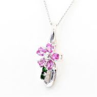 次へ          ピンクサファイヤ 桜モチーフ ペンダント 0.70ct Pt900 (13523) ペンダント ネックレス ピンクサファイヤ サファイヤ プラチナ グリーンガーネット ダイヤモンド ジュエリー アクセサリー 山梨県 甲斐市 BR-88