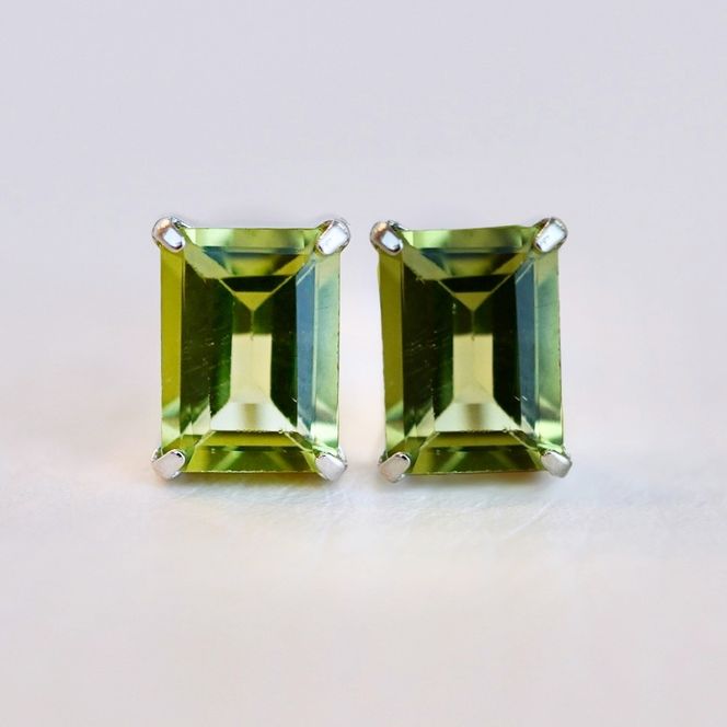 K14WG ホワイトゴールド ペリドット オクタゴンカット ピアス 保証書付 KO-0035 SWAD037