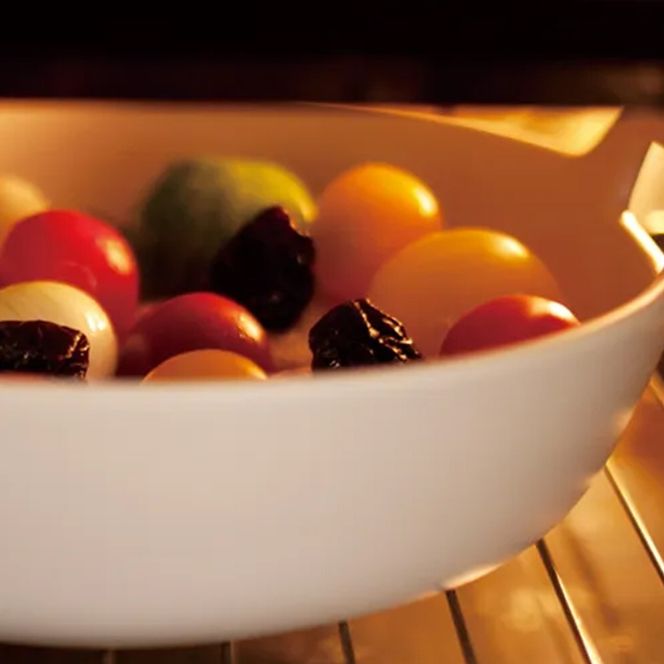 【萬古焼（ばんこやき）】スタイリッシュな浅型円形デザインの西洋土鍋 4th-market  ロティ グリルキャセロール 白1個【鍋、土 鍋、煮物、スープ、万能、肉料理、魚料理、焼野菜、おしゃれ、かわいい、結婚祝、出産祝、セット、贈答、普段使い、手作り、冬、煮込み、一人用、家庭用、一人暮らし、家族、ファミリー、新生活、スープ、三重県 四日市市 ふるさと納税】