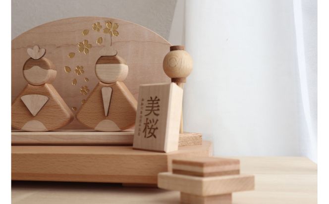 木製ひな人形 白雅雛 桐箱入り 名入れ対応（White Premium Edition） 272183_CZ029