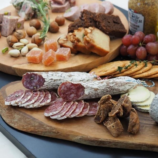 【おつまみに最適】白カビドライソーセージ(チーズ&トマト) サッカム4 豚肉 発酵 熟成 北海道 せたな町 ふるさと納税