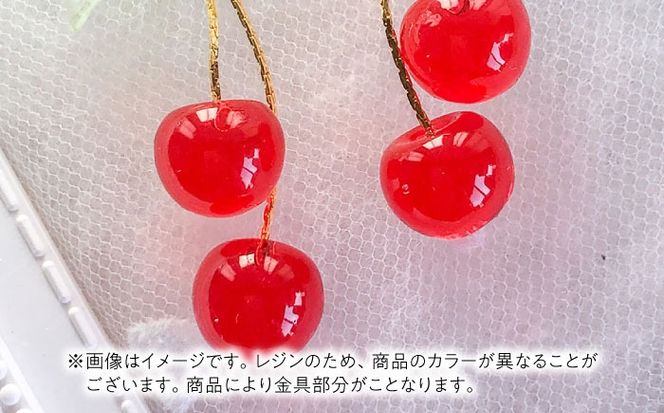 揺れる さくらんぼ ピアス ラメレッド アクセサリー ハンドメイド レジン 愛西市 / Momo’s 工房[AECR003]