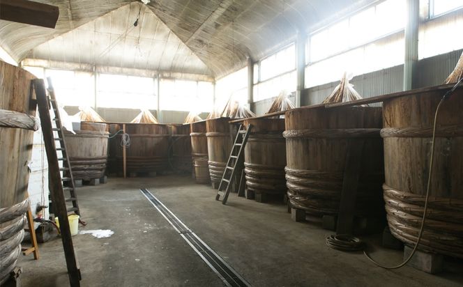 プラスティックやステンレスの桶とは異なる、「百年木桶」ならではの味わいを。創業100年以上続く、希少な木桶仕込みの伊勢藏6点セット（丸大豆醤油200ml、白醤油200ml、香るぽんず360ml、香るつゆ360ml、米麹味噌500g、赤だし500g）【天然醸造手作り、おすすめ、人気、プレミアム、高評価、刺身、詰め合わせ、ギフト、家庭、国産、調味料、寿司、魚、料理、三重県、四日市市、ふるさと納税】