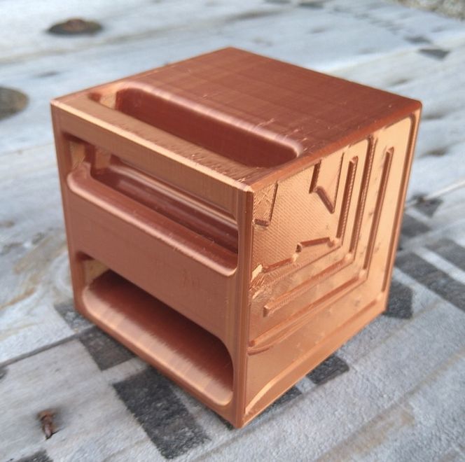 【選べるカラー】スマホ用スピーカー バックロードホーン型 ジャズ ピアノ BGM 枕元 安らぎ キャンプ ※スマホの横幅79mmまで インテリア 音響機器