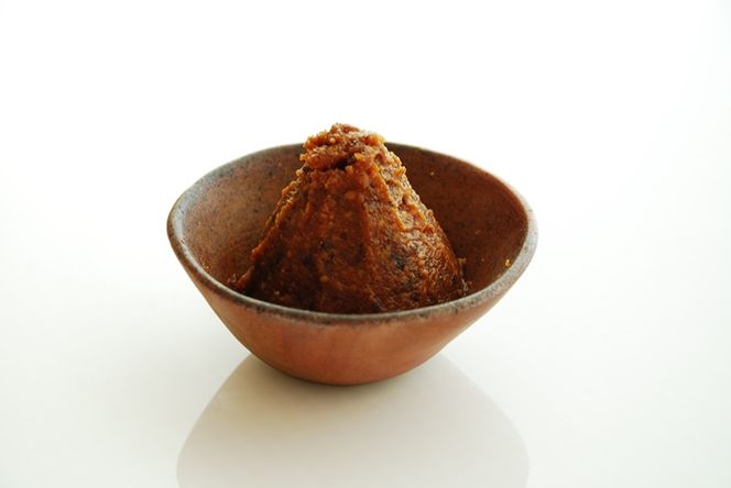 【定期便6か月】有機黒大豆味噌400gx6回〈 定期便 みそ 味噌 有機 有機JAS認証 オーガニック 生みそ 天然醸造 発酵食品 豆味噌 大豆味噌 調味料 〉