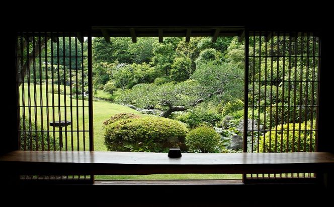 葛城 北の丸ペア宿泊券 1泊2食 饗コース＆ドリンクフリー＆お土産つき【静岡クラウンメロン富士級 1個】メロン 人気 厳選 グルメ 家族 夫婦 静岡 旅行 袋井市 日本建築 四季 癒し 料理個室 料理 おもてなし 泊り 