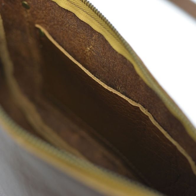 益子の革工房maharoのラウンドショルダーバッグ（M）キャメルブラウン栃木県 益子町 ふるさと納税 ショルダーバッグ バッグ 牛革 手作り (AX116-1)