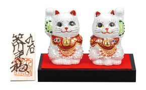 九谷焼　2.2号ペア招き猫　白盛（台・敷物・立札付） a05 