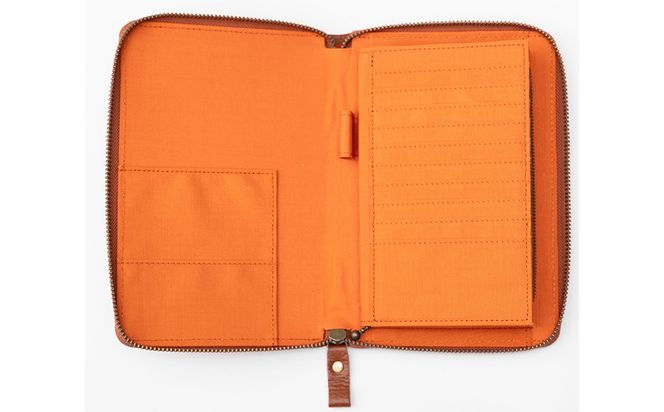 豊岡工房 牛革 お薬手帳ケース（4267）キャメル / お薬手帳ケース 財布機能 柔らかい シュリンク牛革 お薬手帳 血圧手帳 診察券 保険証 お薬手帳カバー 国産 日本製 小田清株式会社