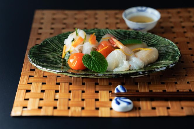 【下鴨茶寮】北海道産の真昆布で〆た５種のお刺身「漁味」3人前 鯛、サーモン、平目、海老、帆立の5種を京都の料亭が特製黄味づけとお野菜を付け合わせにして、お料理仕立てでお届けします。 261009_B-BS17