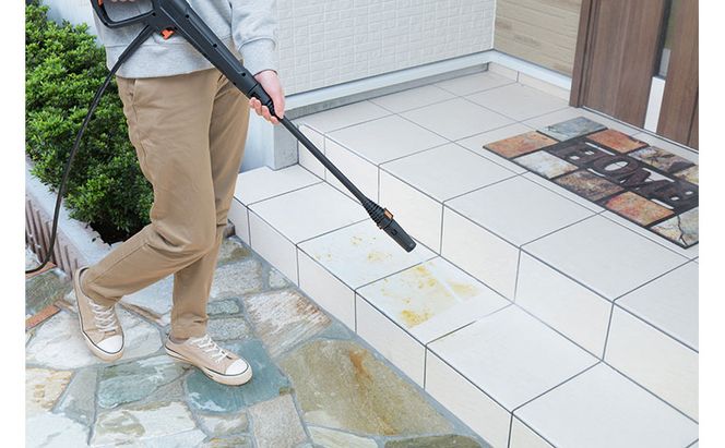 タンク式高圧洗浄機 SBT-751 サンドベージュ 高圧洗浄機 コンパクト 家庭用 タンク式 洗車 アイリスオーヤマ 10MPa アタッチメント付き 節水 掃除 ガン ベランダ 温水 洗剤対応 黄砂 花粉 外壁 ランス ホース ノズル