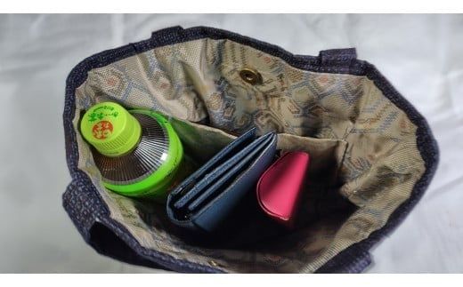 本場 結城紬 総絣 リメイク 亀甲紺トートバック 本場結城紬 手作り [BN025ci]