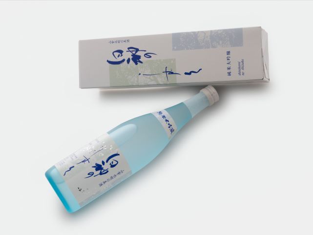 日本酒 純米大吟醸 白神のしずく 720ml ×1本 お酒 酒 地酒 辛口 純米大吟醸酒 清酒 アルコール ギフト プレゼント 贈答 男性 女性 送料無料 青森 青森県 鰺ヶ沢町