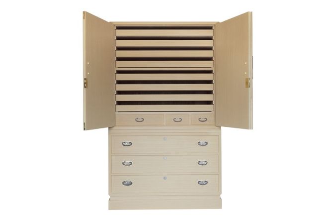 春日部総桐胴厚衣装箪笥（八枚お盆－3ツ小引き出し）【埼玉県　春日部市　伝統工芸　収納　家具　桐たんす　タンス　盆タイプ　着物】（AQ012）