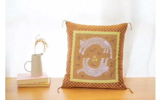 ギュッとしてホッとする小さなザブトン　ひるねのねこシリーズ