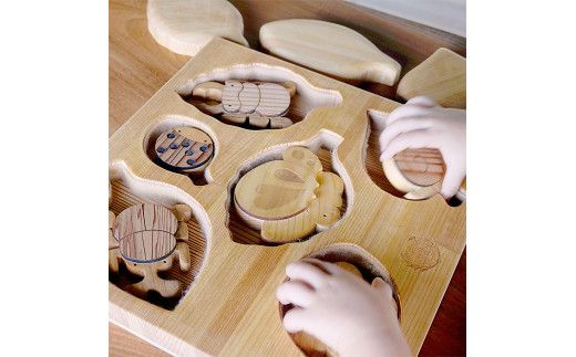 【CF-R7hbk】YKS021　山のくじら舎 かくれんぼパズル さとやま 木製 玩具 赤ちゃん ベビー 幼児 昆虫 カブトムシ ギフト 包装 ラッピング プレゼント 贈り物 贈答 出産祝い 誕生日祝い のし 熨斗対応 高知県産