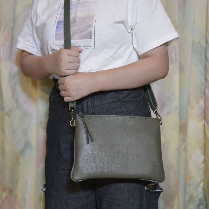 益子の革工房maharoのサコッシュ（M）オリーブグリーン｜栃木県 益子町 ふるさと納税 サコッシュ 革 肩掛け 日用品（AX113-4）