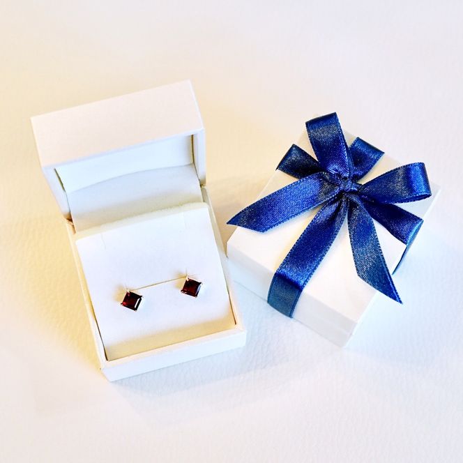 【ジュエリー】K10 イエローゴールド 一粒石  ガーネット ピアス 保証書付 KO-0034 242-054-c
