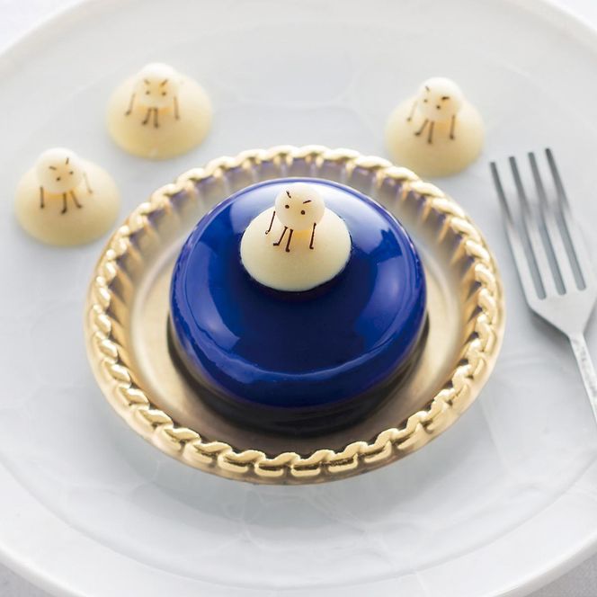 Blue Jewel ブルージュエル - Gift Box of 9 piece -　【お菓子・チーズケーキ・ブルーの輝き・宝石・スイーツ・レアチーズケーキ・ヨーグルト・濃厚・ホワイトチョコレート・ブルーベリー味】 041009_CZ008