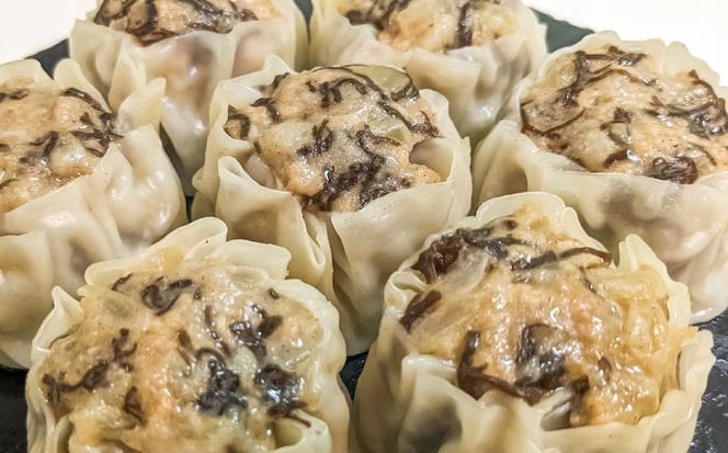 【全3回定期便】もずくシューマイ 8個入り (8個入り×1P) 焼売 シューマイ 点心 お取り寄せ 冷凍 沖縄市 / 豚々茶舗[BCBL020]