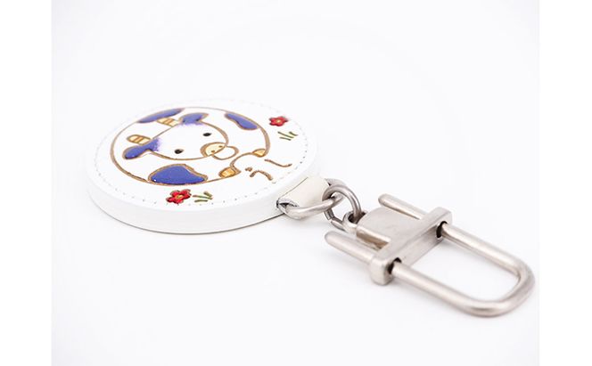 文庫屋大関 干支キーホルダー 丑 ドアに冷蔵庫にペタリ 干支 キーホルダー マグネット入り 磁石入り 革製品 革小物 革製 日用品 雑貨 小物雑貨 マグネット 磁石 工芸品 民芸品 伝統工芸品 東京 東京都 墨田区